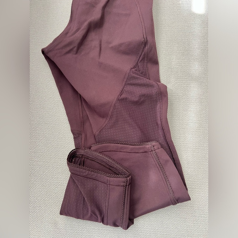 Lululemon Cropped Leggings Mesh - Picture 8 of 9